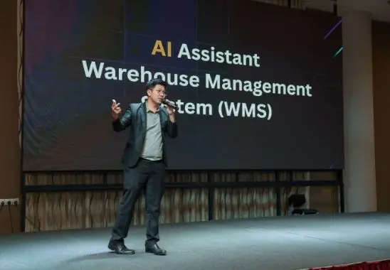 Ts. Quincy Tan presenting the AI-powered Warehouse Management System (WMS), SnapWarehouse+